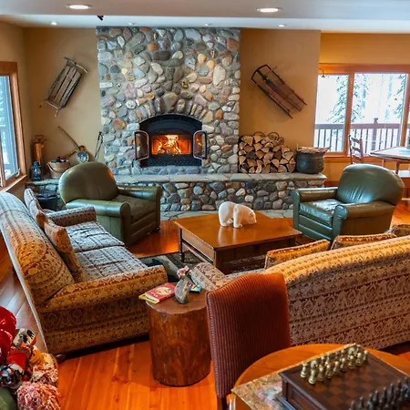 Vagabond Lodge At Kicking Horse-2
