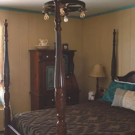 Tombstone Bordello Bed & Breakfast-2
