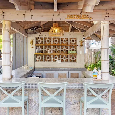 Tres Sirenas Beach Inn-2