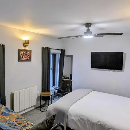Hooper'S Sandy Beach Guest Rooms-2