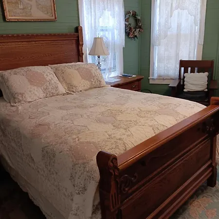 Island House Of Wanchese Bed And Breakfast-3