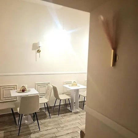 Concept b&b naples- camere moderne con balcone vicino al centro-3