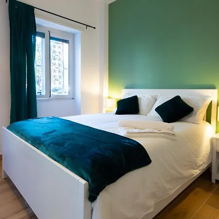 Bed & Breakfast Across The Room-2