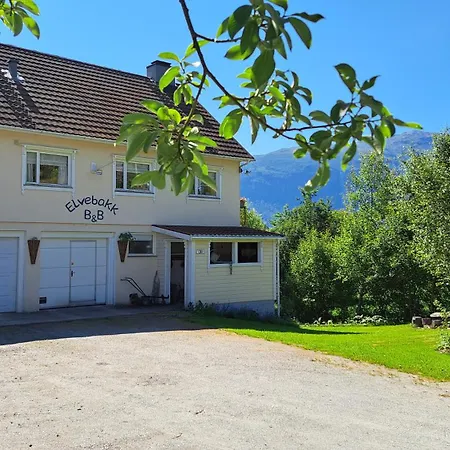 Elvebakk Bed&Breakfast-3