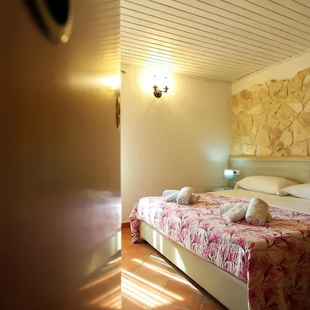 Villa Maria Elena Charme Rooms Sul Mare-3