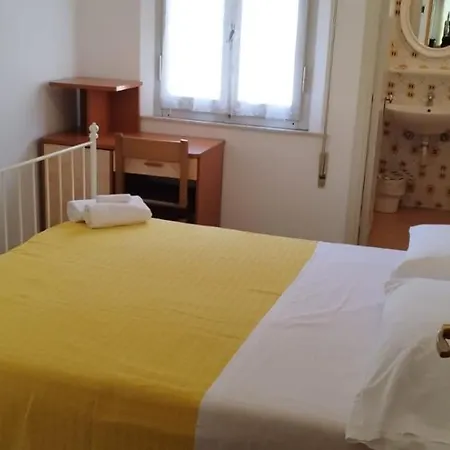 Fiorina Bed&Breakfast - Colazione fino a mezzogiorno - Parcheggio moto videosorvegliato gratuito-3