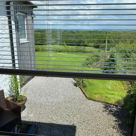 Jacquie'S B&B -Dumfries-Room With A View-2