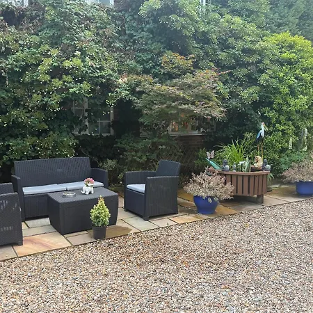 Da Vinci Guest House Gatwick Guest Parking, A Real Gem-3