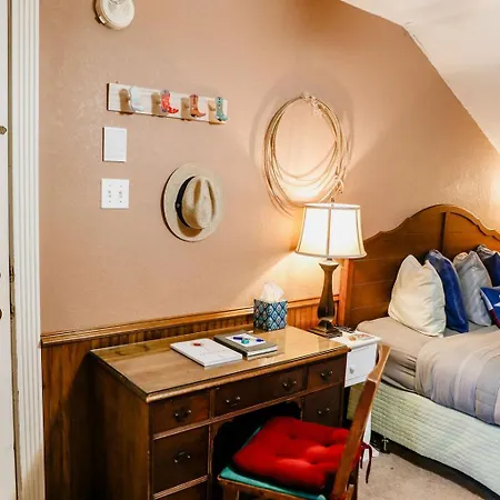 Woodrow House Bed & Breakfast-2