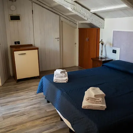 V Nice Rooms-3