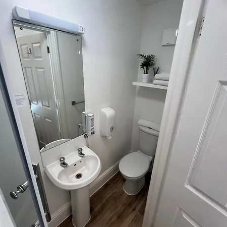 A & B Guest House Cambridge-3