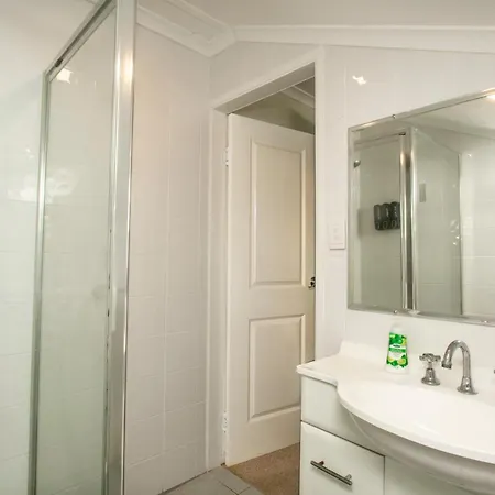 Ainslie Manor Guest House-3