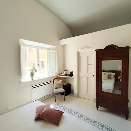 Dimora Dell'Erbe Rooms-3