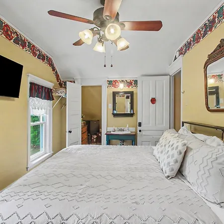 Kingsley House Bed & Breakfast - Full Home-2
