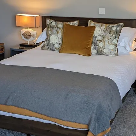 Oaklands Guest House-3