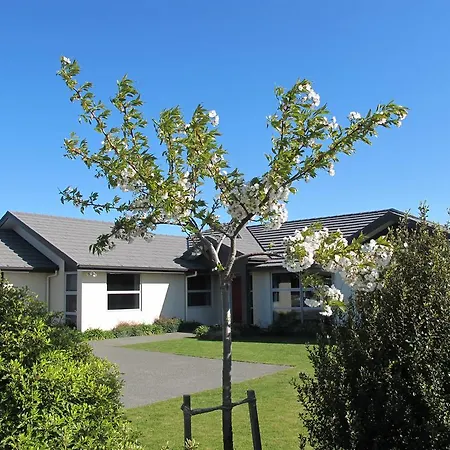 Halkett Grove Bed And Breakfast-3