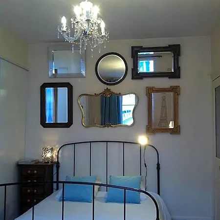 A Room In Paris-2
