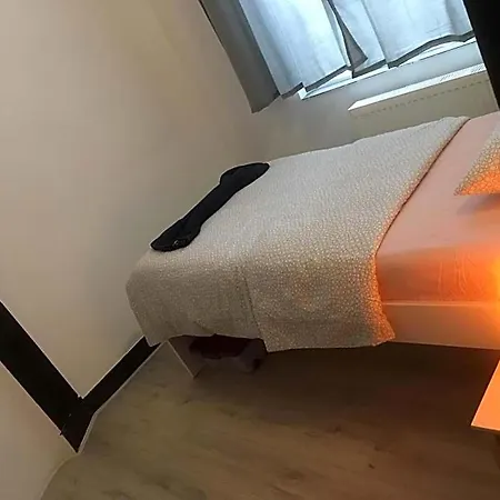 Leonard Room-3