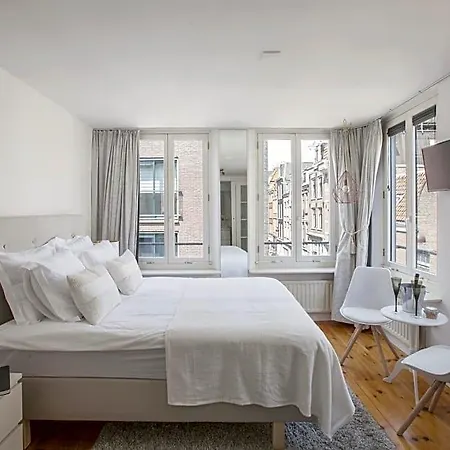 Jordaan Suite Bed And Bubbles-2