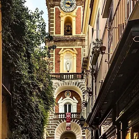Holiday Sorrento Center-3
