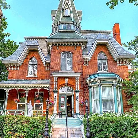 Hochelaga Inn-2
