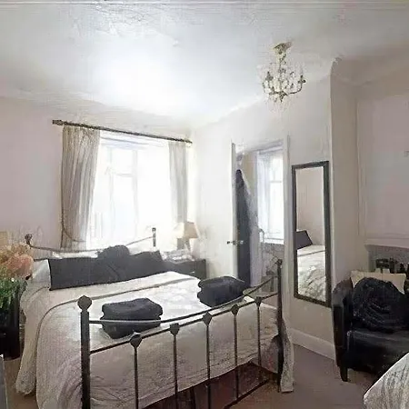Grosvenor Lodge Guest House-3
