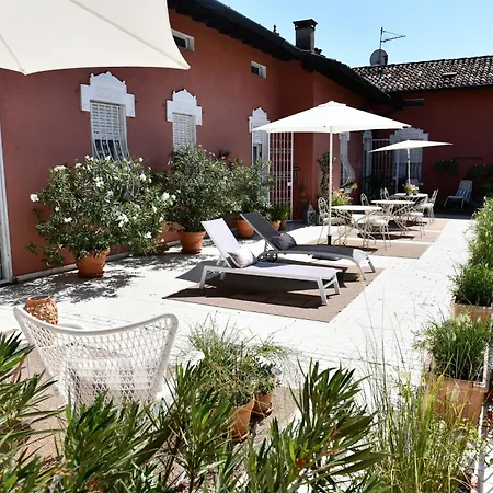 Villa House And Garden B&B-3