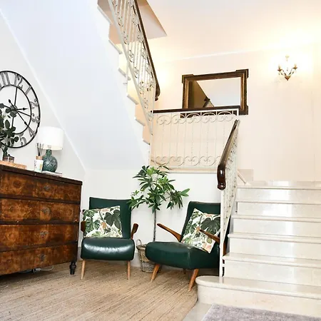 Villa House And Garden B&B-2