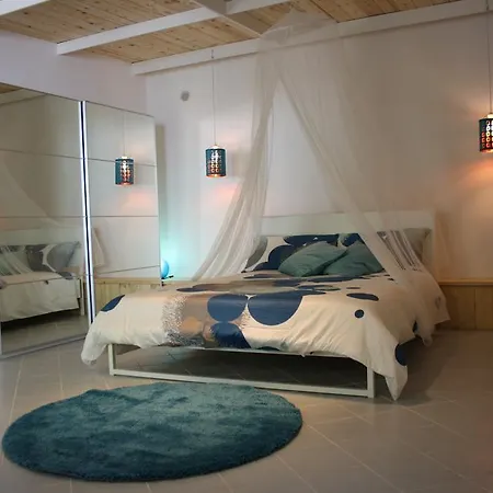 Blue B&B-3