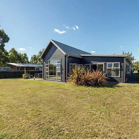 Lupin Lodge Bed & Breakfast-3