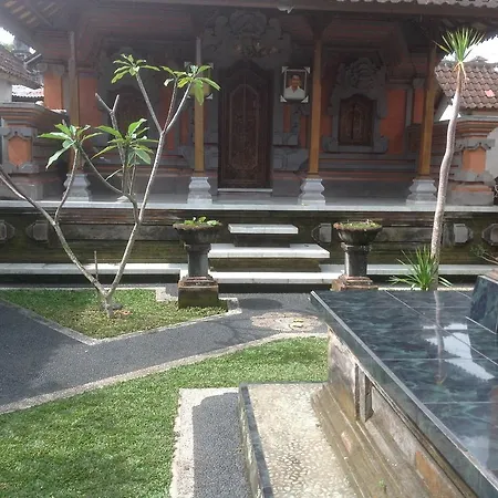 Suka'S House Bed & Breakfast-3