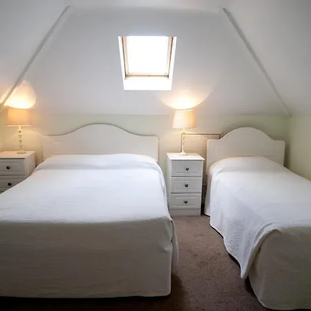 Griffin Lodge Guesthouse-3