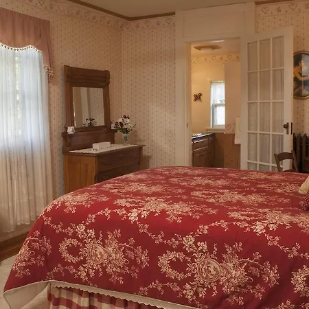 Red Forest Bed And Breakfast Inn-3