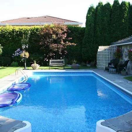 The Stone Hedge Bed And Breakfast-3