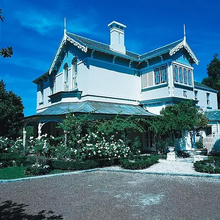 Cotter House Luxury Retreat-2