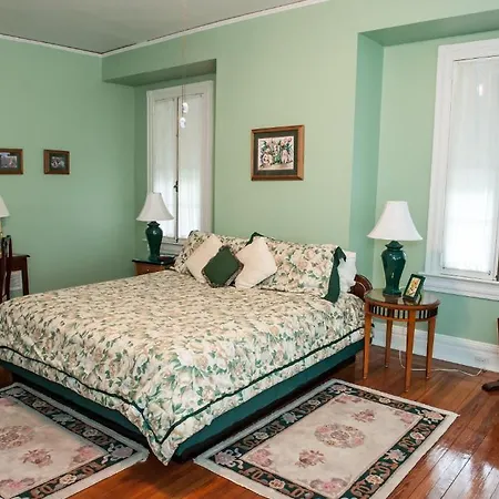 Cedars & Beeches Bed & Breakfast-3