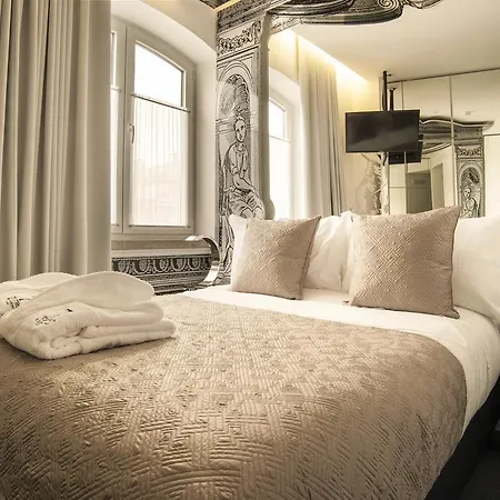 Teatro Boutique Rooms & Suites-3