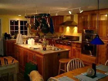 Russell Young Bed And Breakfast-3