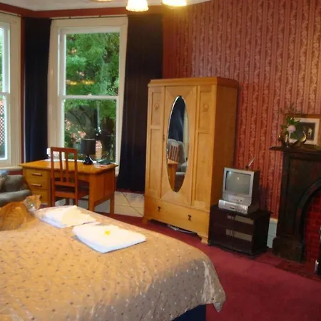 Hulmes Court Bed And Breakfast-3