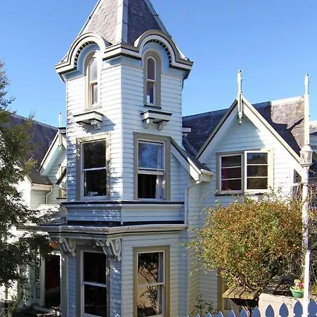 Hulmes Court Bed And Breakfast-2