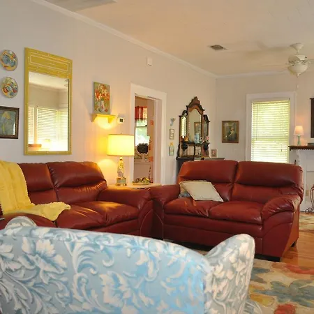 Flossie'S Corner Bed & Breakfast-2