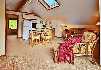 Hale Kua Guests-2