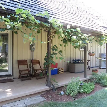 Cedar Gables Bed & Breakfast-3