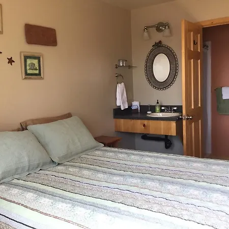 Bay Avenue Inn-3