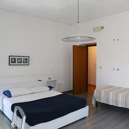 B&B Porto Vecchio ROOMS - Stazione Centrale Trieste-2