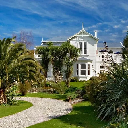 Sennen House Boutique Accommodation-2