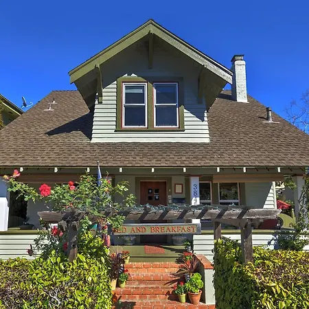Hillcrest House Bed & Breakfast-3