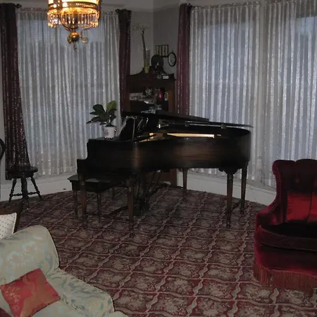 Mildred'S Bed & Breakfast-2