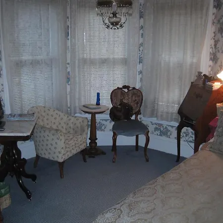 Mildred'S Bed & Breakfast-3