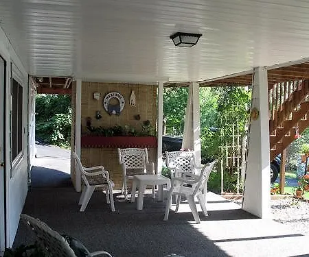 Lakeshore Bed & Breakfast-2